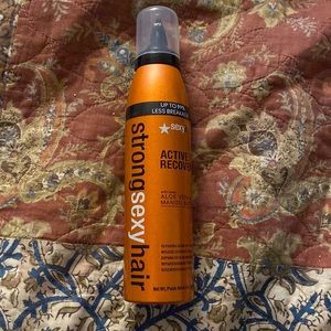 Strong sexy hair active recovery mousse